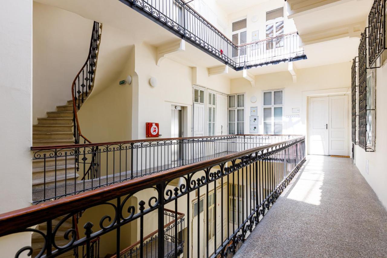Newly Renovated Apartment In The Old Town Братислава Экстерьер фото