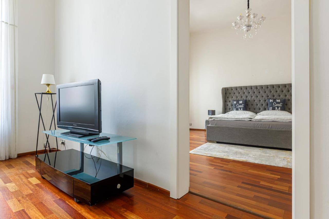 Newly Renovated Apartment In The Old Town Братислава Экстерьер фото