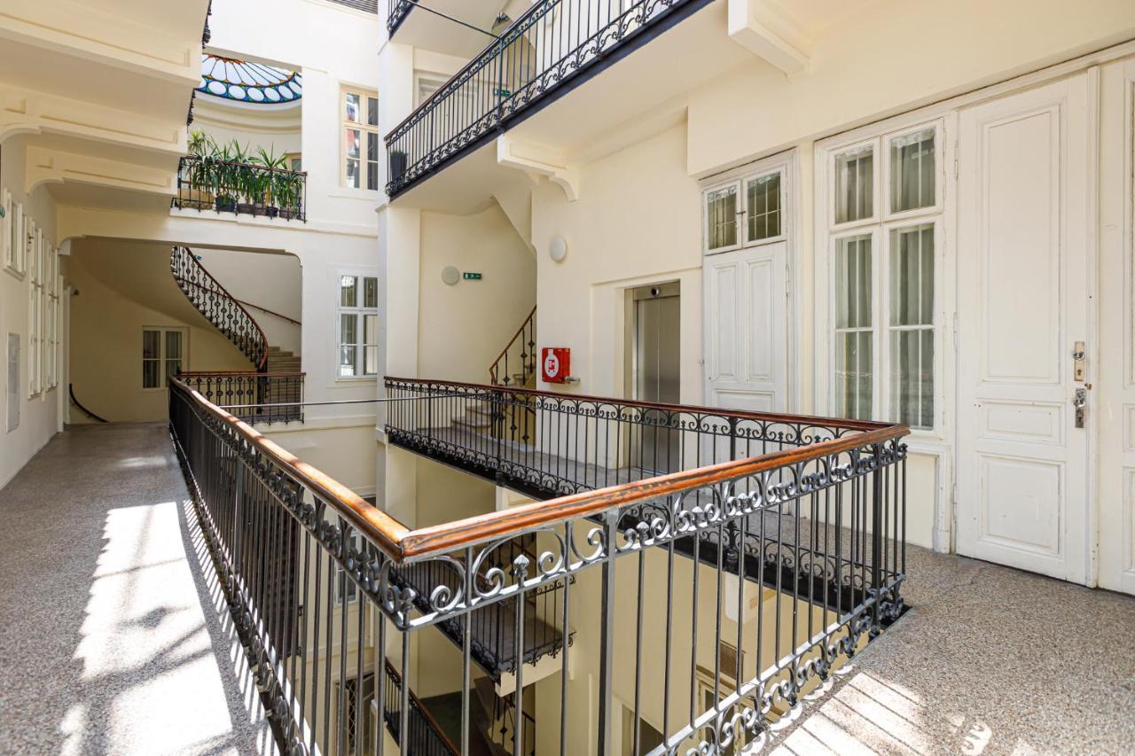 Newly Renovated Apartment In The Old Town Братислава Экстерьер фото